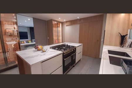 Apartamento à venda com 171m², 3 quartos e 3 vagas Apartamento à venda com 171m², 3 quartos e 3 vagasCozinha