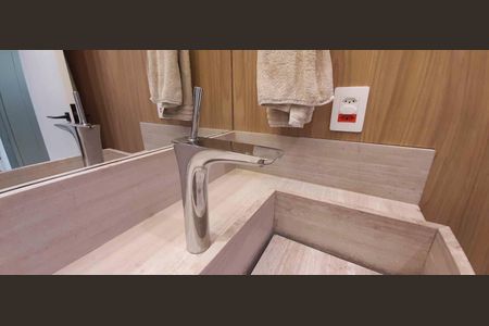 Apartamento à venda com 171m², 3 quartos e 3 vagas Apartamento à venda com 171m², 3 quartos e 3 vagasBanheiro da Suíte 1