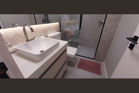 Apartamento à venda com 171m², 3 quartos e 3 vagas Apartamento à venda com 171m², 3 quartos e 3 vagasBanheiro da Suíte 2