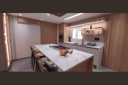 Apartamento à venda com 171m², 3 quartos e 3 vagas Apartamento à venda com 171m², 3 quartos e 3 vagasCozinha