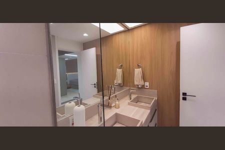 Apartamento à venda com 171m², 3 quartos e 3 vagas Apartamento à venda com 171m², 3 quartos e 3 vagasBanheiro da Suíte 1