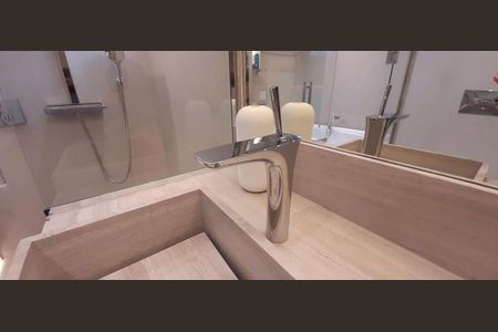 Apartamento à venda com 171m², 3 quartos e 3 vagas Apartamento à venda com 171m², 3 quartos e 3 vagasBanheiro da Suíte 1