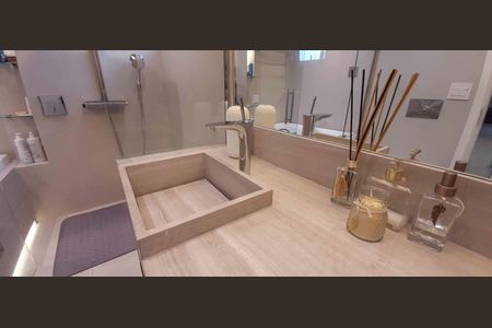 Apartamento à venda com 171m², 3 quartos e 3 vagas Apartamento à venda com 171m², 3 quartos e 3 vagasBanheiro da Suíte 1