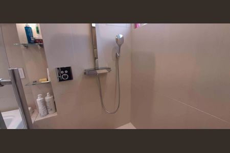 Apartamento à venda com 171m², 3 quartos e 3 vagas Apartamento à venda com 171m², 3 quartos e 3 vagasBanheiro da Suíte 1