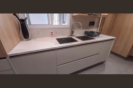 Apartamento à venda com 171m², 3 quartos e 3 vagas Apartamento à venda com 171m², 3 quartos e 3 vagasCozinha