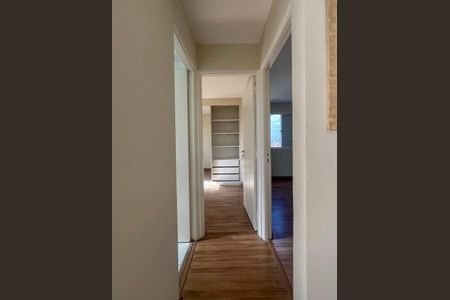Corredor de apartamento para alugar com 2 quartos, 49m² em Vila Santa Luzia, São Paulo