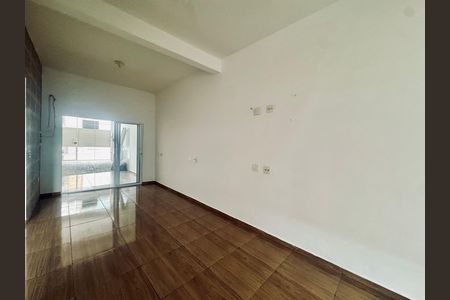 Casa para alugar com 100m², 3 quartos e 2 vagas Casa para alugar com 100m², 3 quartos e 2 vagasSala