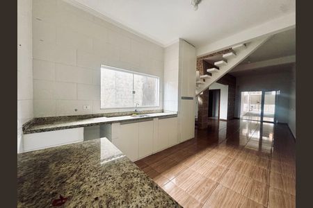 Casa para alugar com 100m², 3 quartos e 2 vagas Casa para alugar com 100m², 3 quartos e 2 vagasCozinha
