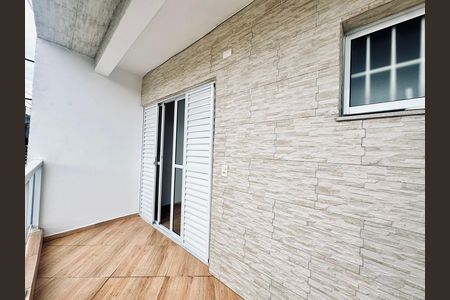 Casa para alugar com 100m², 3 quartos e 2 vagas Casa para alugar com 100m², 3 quartos e 2 vagasSacada do quarto 1