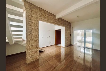 Casa para alugar com 100m², 3 quartos e 2 vagas Casa para alugar com 100m², 3 quartos e 2 vagasSala