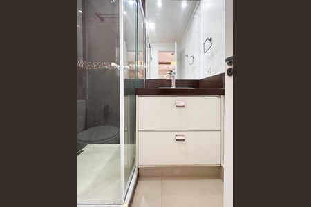 Apartamento para alugar com 80m², 2 quartos e 2 vagas Apartamento para alugar com 80m², 2 quartos e 2 vagasBanheiro da Suíte