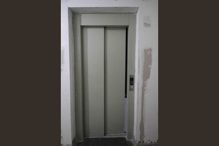 Apartamento à venda com 66m², 2 quartos e sem vaga Apartamento à venda com 66m², 2 quartos e sem vagaElevador