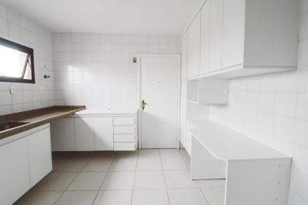 Apartamento à venda com 156m², 4 quartos e 3 vagas Apartamento à venda com 156m², 4 quartos e 3 vagasCozinha