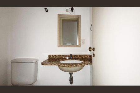 Apartamento à venda com 156m², 4 quartos e 3 vagas Apartamento à venda com 156m², 4 quartos e 3 vagasLavabo