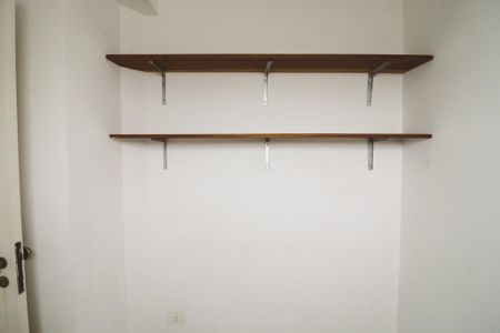 Apartamento à venda com 156m², 4 quartos e 3 vagas Apartamento à venda com 156m², 4 quartos e 3 vagasQuarto de Serviço