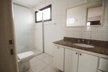 Apartamento à venda com 156m², 4 quartos e 3 vagas Apartamento à venda com 156m², 4 quartos e 3 vagasBanheiro da Suíte