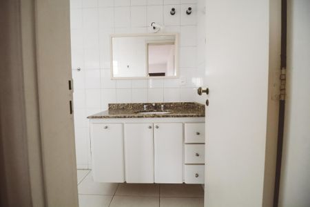Apartamento à venda com 156m², 4 quartos e 3 vagas Apartamento à venda com 156m², 4 quartos e 3 vagasBanheiro da Suíte