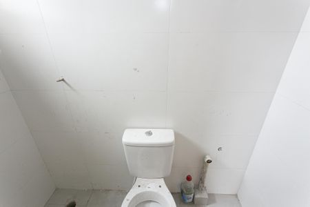 Banheiro de kitnet/studio para alugar com 1 quarto, 45m² em Vila Dalila, São Paulo
