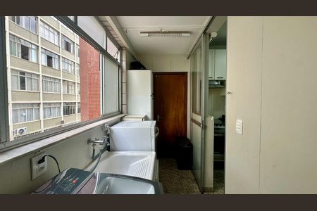 Apartamento à venda com 95m², 3 quartos e 2 vagas Apartamento à venda com 95m², 3 quartos e 2 vagasÁrea de serviço