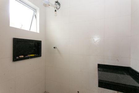 Banheiro de kitnet/studio para alugar com 1 quarto, 45m² em Vila Dalila, São Paulo