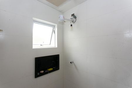 Banheiro de kitnet/studio para alugar com 1 quarto, 45m² em Vila Dalila, São Paulo