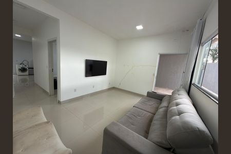 Casa à venda com 39m², 2 quartos e 1 vaga Casa à venda com 39m², 2 quartos e 1 vagaSala