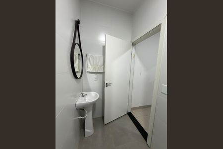Casa à venda com 39m², 2 quartos e 1 vaga Casa à venda com 39m², 2 quartos e 1 vagaBanheiro Social