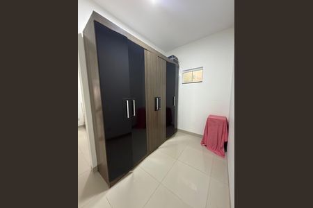 Casa à venda com 39m², 2 quartos e 1 vaga Casa à venda com 39m², 2 quartos e 1 vagaClosed