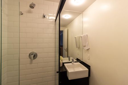 Banheiro de kitnet/studio para alugar com 1 quarto, 36m² em Pinheiros, São Paulo