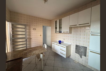 Casa à venda com 130m², 4 quartos e 2 vagas Casa à venda com 130m², 4 quartos e 2 vagasCozinha