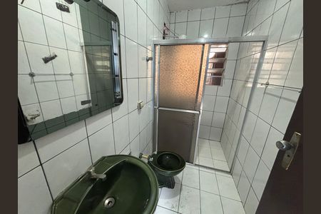 Casa à venda com 130m², 4 quartos e 2 vagas Casa à venda com 130m², 4 quartos e 2 vagasBanheiro