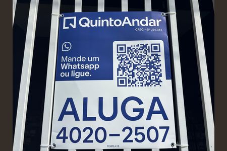 Casa à venda com 130m², 4 quartos e 2 vagas Casa à venda com 130m², 4 quartos e 2 vagasFachada