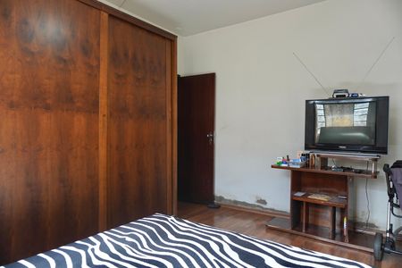 Casa à venda com 300m², 3 quartos e 4 vagas Casa à venda com 300m², 3 quartos e 4 vagasQuarto 2