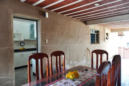 Casa à venda com 300m², 3 quartos e 4 vagas Casa à venda com 300m², 3 quartos e 4 vagasSala externa