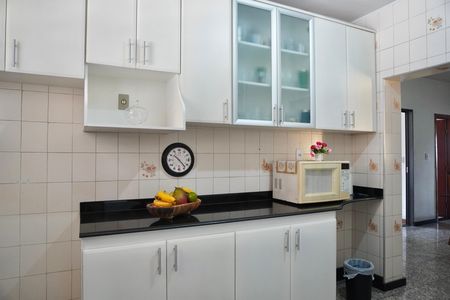 Casa à venda com 300m², 3 quartos e 4 vagas Casa à venda com 300m², 3 quartos e 4 vagasCozinha