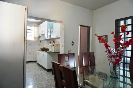 Casa à venda com 300m², 3 quartos e 4 vagas Casa à venda com 300m², 3 quartos e 4 vagasSala de Jantar