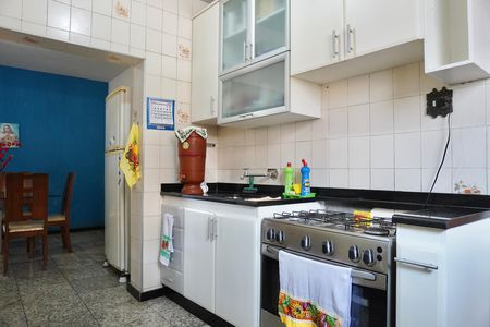 Casa à venda com 300m², 3 quartos e 4 vagas Casa à venda com 300m², 3 quartos e 4 vagasCozinha