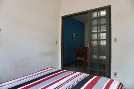 Casa à venda com 300m², 3 quartos e 4 vagas Casa à venda com 300m², 3 quartos e 4 vagasQuarto 1