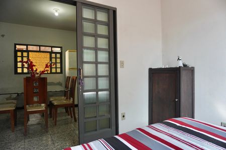 Casa à venda com 300m², 3 quartos e 4 vagas Casa à venda com 300m², 3 quartos e 4 vagasQuarto 1