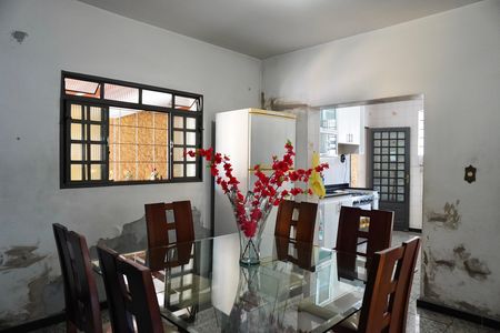 Casa à venda com 300m², 3 quartos e 4 vagas Casa à venda com 300m², 3 quartos e 4 vagasSala de Jantar