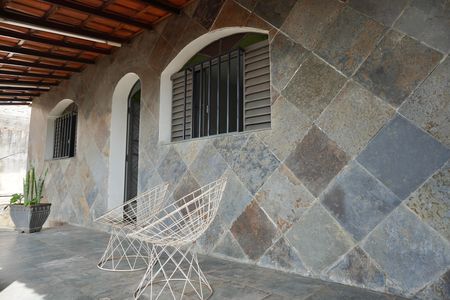 Casa à venda com 300m², 3 quartos e 4 vagas Casa à venda com 300m², 3 quartos e 4 vagasVaranda da sala 1