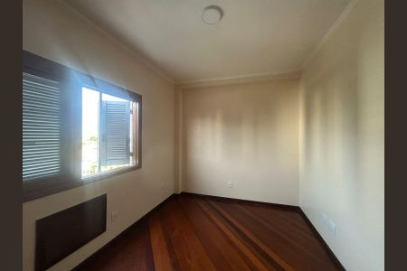 Apartamento à venda com 200m², 3 quartos e 2 vagas Apartamento à venda com 200m², 3 quartos e 2 vagasQuarto 2