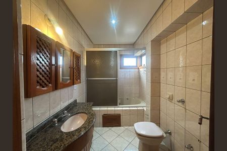 Apartamento à venda com 200m², 3 quartos e 2 vagas Apartamento à venda com 200m², 3 quartos e 2 vagasBanheiro da Suíte