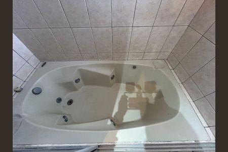 Apartamento à venda com 200m², 3 quartos e 2 vagas Apartamento à venda com 200m², 3 quartos e 2 vagasBanheiro da Suíte