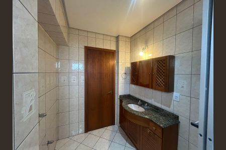 Apartamento à venda com 200m², 3 quartos e 2 vagas Apartamento à venda com 200m², 3 quartos e 2 vagasBanheiro da Suíte