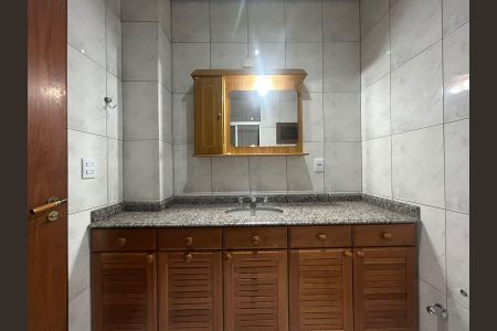 Apartamento à venda com 200m², 3 quartos e 2 vagas Apartamento à venda com 200m², 3 quartos e 2 vagasBanheiro 1