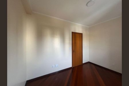 Apartamento à venda com 200m², 3 quartos e 2 vagas Apartamento à venda com 200m², 3 quartos e 2 vagasQuarto 2