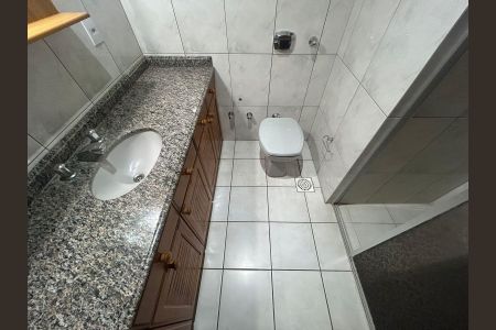 Apartamento à venda com 200m², 3 quartos e 2 vagas Apartamento à venda com 200m², 3 quartos e 2 vagasBanheiro 1