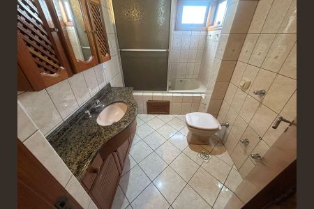 Apartamento à venda com 200m², 3 quartos e 2 vagas Apartamento à venda com 200m², 3 quartos e 2 vagasBanheiro da Suíte