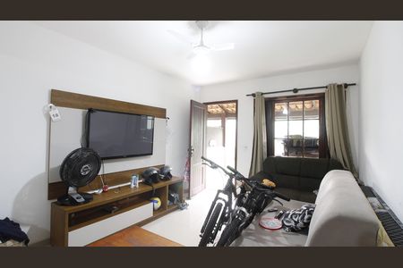 Sala de casa de condomínio para alugar com 2 quartos, 80m² em Ogiva, Cabo Frio